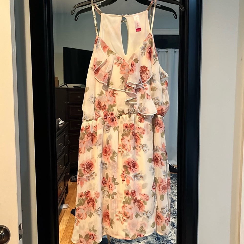 No boundaries, size large 11/13, floral